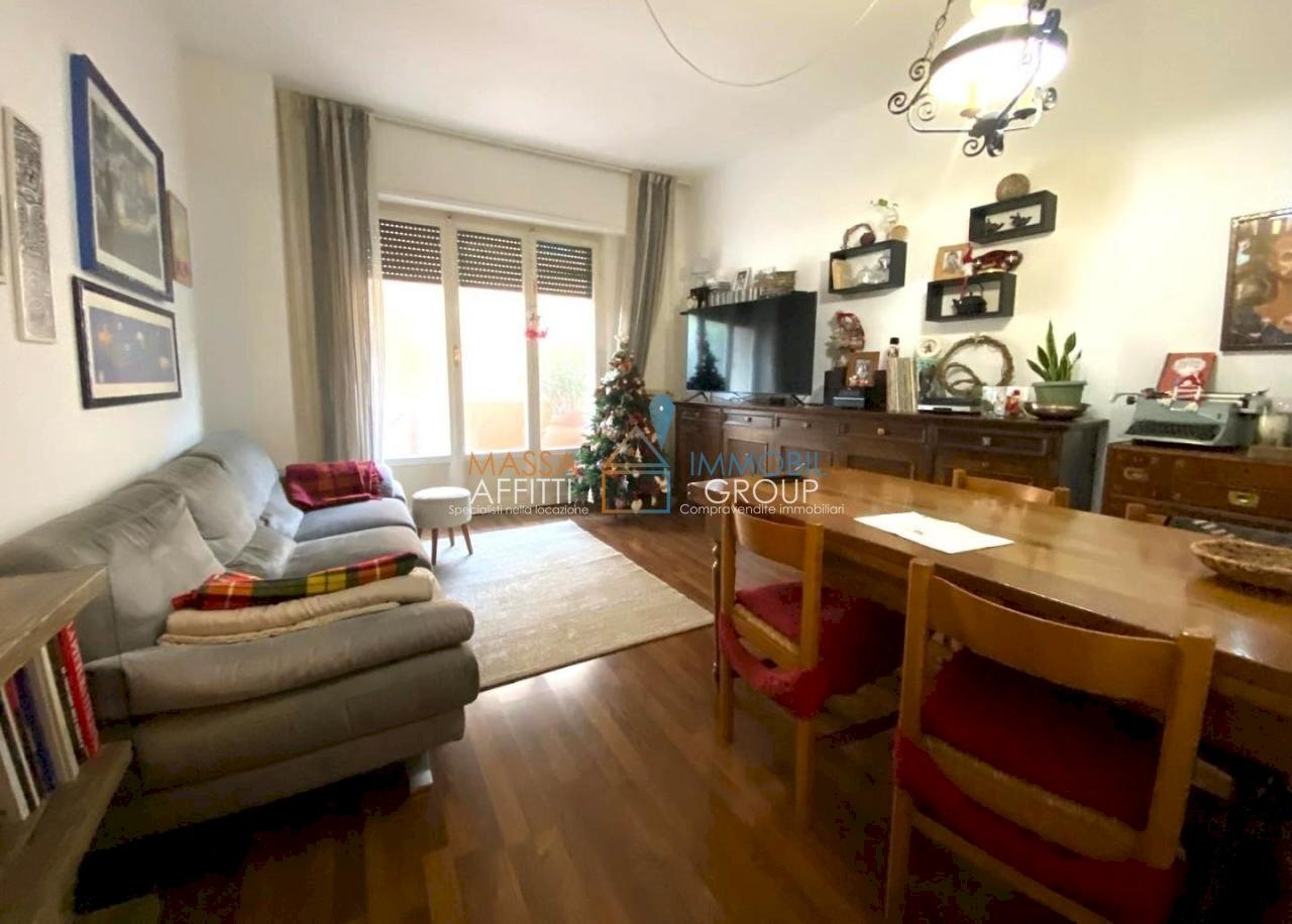 14.jpg - Four-room apartment Viale Eugenio Chiesa 21, Massa - photo 1