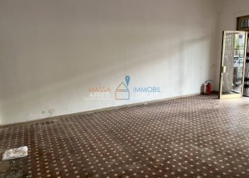 IMG_3852.JPG - Locale Commerciale Via G. B. Giorgini 3, Massa - foto 2