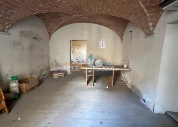 WhatsApp Image 2025-03-31 at 17.00.44 (2).jpeg - Magazzino Via Gino Menconi 23BIS, Carrara - foto 1