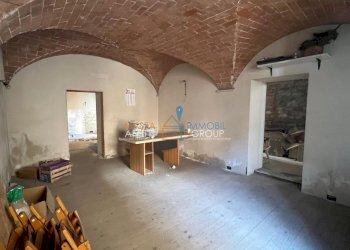 WhatsApp Image 2025-03-31 at 17.00.44 (3).jpeg - Magazzino Via Gino Menconi 23BIS, Carrara - foto 2