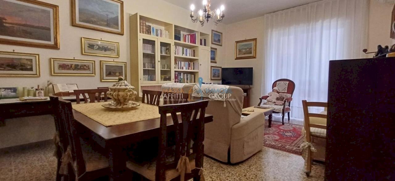 2.jpg - Quadrilocale Viale Eugenio Chiesa 15, Massa - foto 2