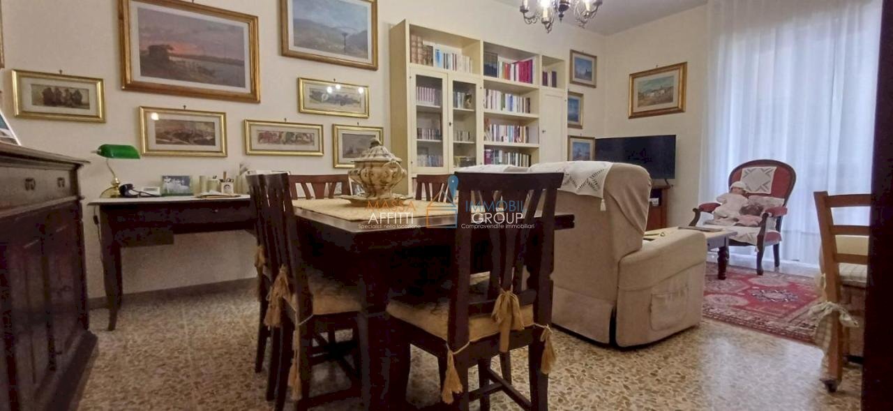 1.jpg - Quadrilocale Viale Eugenio Chiesa 15, Massa - foto 3