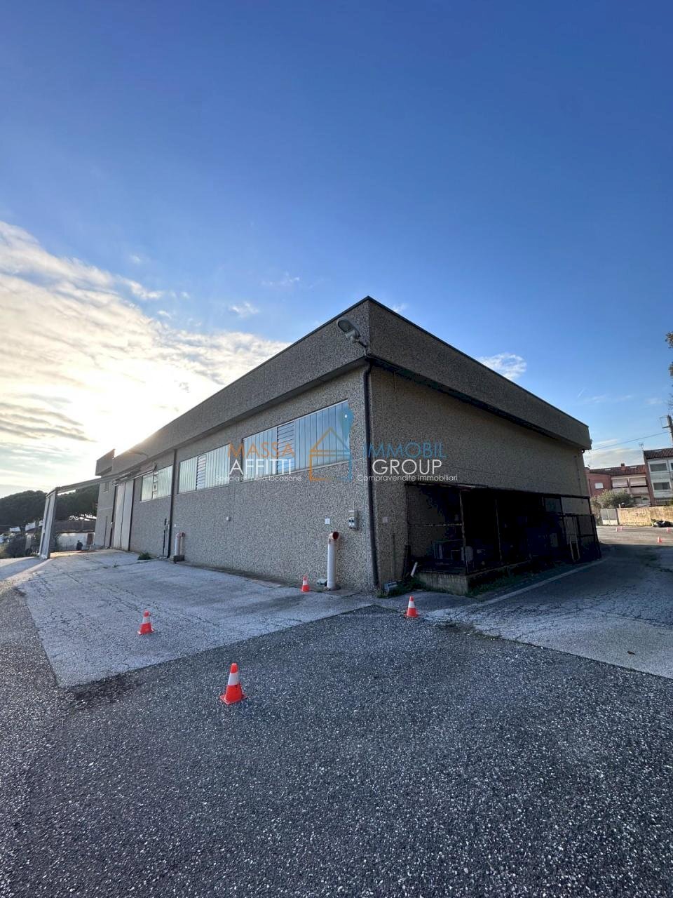 8.jpg - Commercial Premises Via Frassina 65, Massa - photo 2