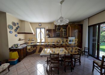 Zona giorno cucina.jpg - Villa Via alla Piana 84, Cannobio - foto 14