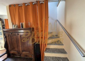 Scala accesso piano primo.jpg - Villa via per Cambiesso, Intragna - photo 21