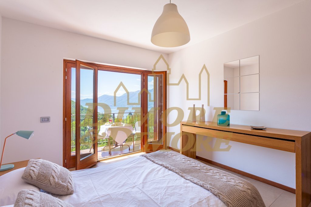 Villa Sereni balcony view.jpg - Villa a Schiera Località Sant'Orsola 2, Dumenza - foto 1