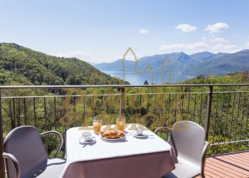 Villa Sereni balcony.jpg - Villa a Schiera Località Sant'Orsola 2, Dumenza - foto 14