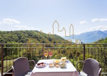 Villa Caruso balcony.jpg - Villa a Schiera Località Sant'Orsola 2, Dumenza - foto 2