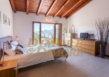 Villa Caruso master bedroom.jpg - Villa a Schiera Località Sant'Orsola 2, Dumenza - foto 8