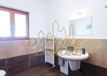 Villa Caruso bathroom.jpg - Villa a Schiera Località Sant'Orsola 2, Dumenza - foto 15