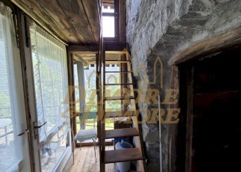 Scala interna primo piano.jpg - Porzione di casa Ronchi Dentro, Vanzone con San Carlo - foto 16