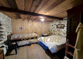 Camera da letto primo piano.jpg - Porzione di casa Ronchi Dentro, Vanzone con San Carlo - foto 24