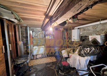 Cantina con doccia.jpg - Porzione di casa Ronchi Dentro, Vanzone con San Carlo - foto 27