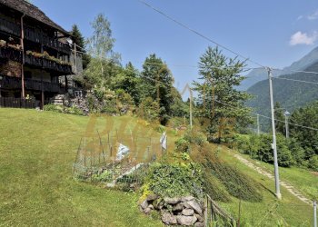 Giardino e strada.jpg - Porzione di casa Ronchi Dentro, Vanzone con San Carlo - foto 30