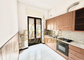 Cucina - Quadrilocale Piazza Garibaldi 10, Luino - foto 2