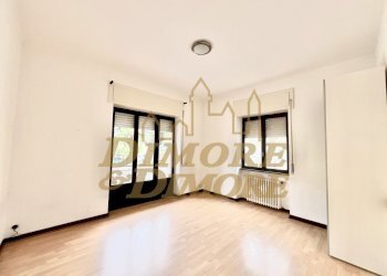 Salotto - Quadrilocale Piazza Garibaldi 10, Luino - foto 4