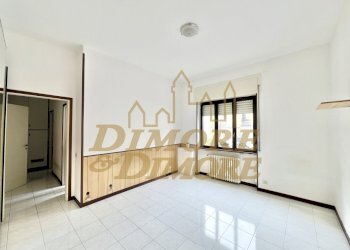 Camera matrimoniale - Quadrilocale Piazza Garibaldi 10, Luino - foto 6