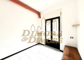 Camera 2 - Quadrilocale Piazza Garibaldi 10, Luino - foto 11