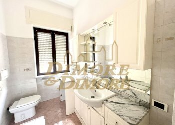 Sala da bagno - Quadrilocale Piazza Garibaldi 10, Luino - foto 13