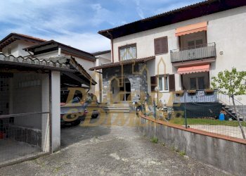 Foto ingresso e tettoia auto.jpg - Appartamento Casali Cuserina 5, Cannobio - foto 6