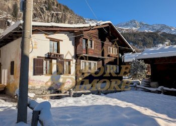 Copertina facciata frontale.jpg - Villa Via Monte Rosa, Macugnaga - photo 1