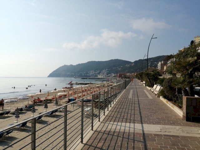 5906.jpg - Bar Tavola Calda - Fredda Alassio - foto 1