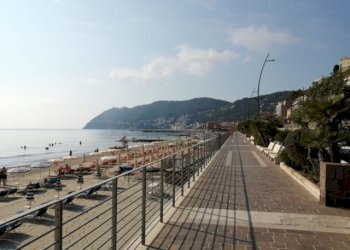 5906.jpg - Bar Tavola Calda - Fredda Alassio - foto 1