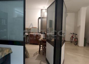 IMG_20250122_114021.jpg - Locale Commerciale Via de Polzer RO, Rovigo - foto 2