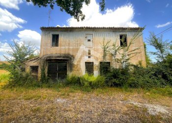 C4CA9D4E-C949-4B22-B5BC-CB0915A0CBDA.jpeg - Casale Monte Roberto - foto 1