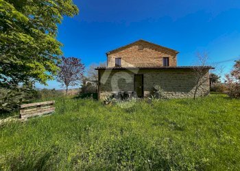 D3282908-DD3C-4F7F-84B0-A4D964FB3D97.jpeg - Casale Serra San Quirico - foto 13