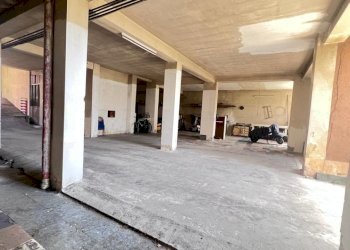 WhatsApp Image 2025-06-10 at 17.25.08 (1).jpeg - Capannone Gravina di Catania - foto 2