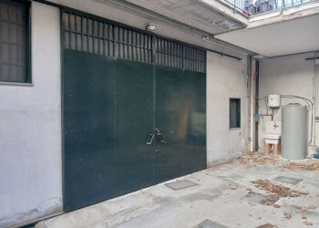 WhatsApp Image 2025-01-20 at 10.24.00 (1).jpeg - Locale Commerciale Aci Bonaccorsi - foto 1