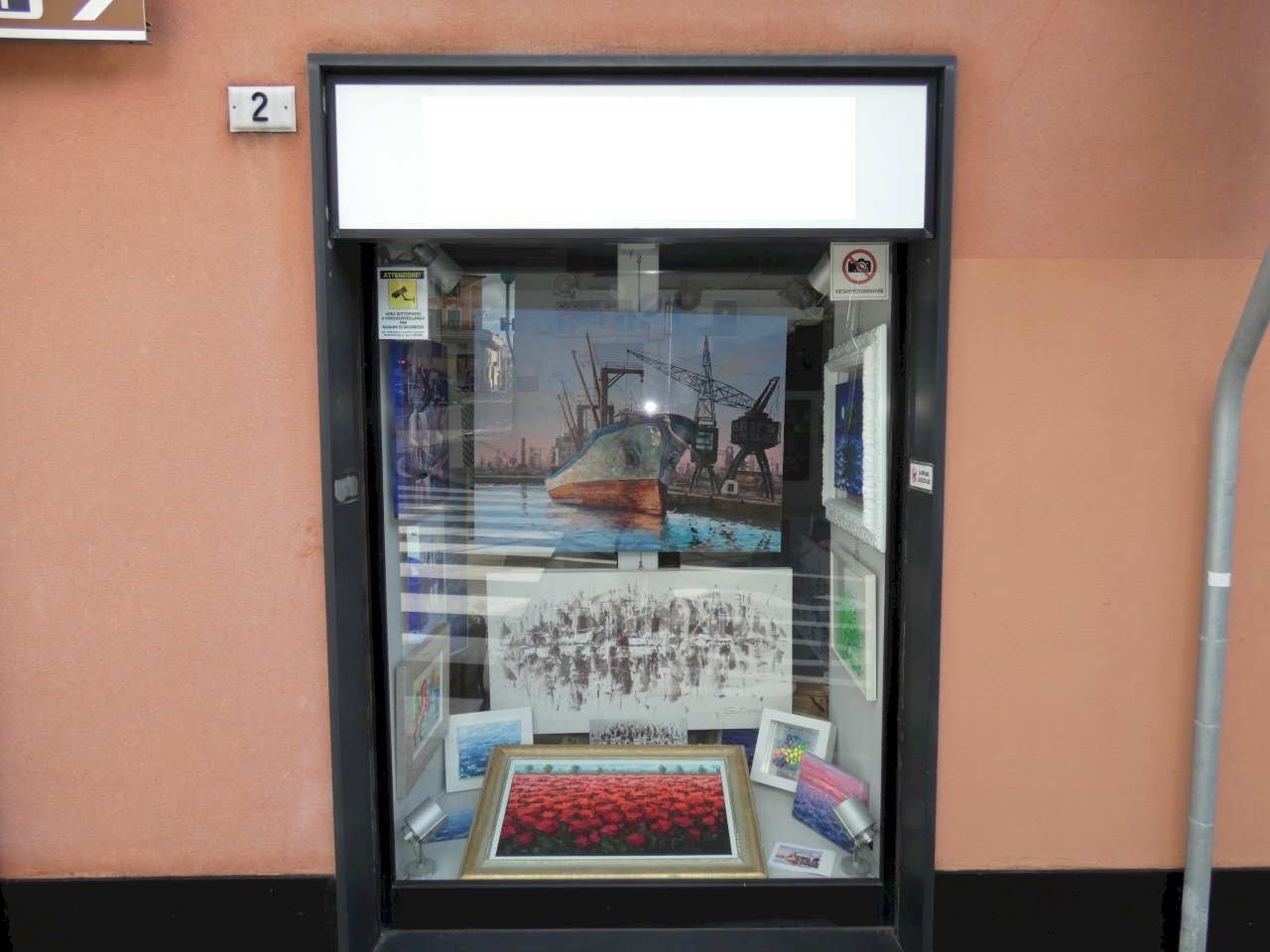 Vetrina - Locale Commerciale Via dei Mille, Genova - foto 2