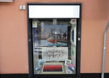 Vetrina - Locale Commerciale Via dei Mille, Genova - foto 2