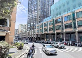 c3b543dd-8517-4f26-b815-0e6b570a757f.jpg - Locale Commerciale Via XII Ottobre 9, Genova - foto 1