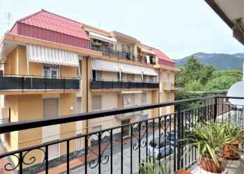 balconi2.JPG - Appartamento Via Isonzo 16, Loano - foto 6