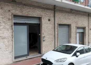IMG20250909162745.jpg - Locale Commerciale Via dei Platani 35 R, Genova - foto 1