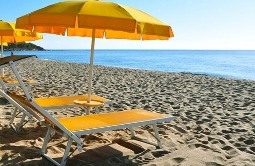 ombrelloni-e-lettini-in-spiaggia.jpg - Stabilimento balneare Via Giovanni Maggio 0, Genova - foto 1