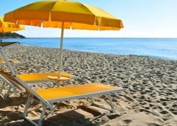 ombrelloni-e-lettini-in-spiaggia.jpg - Stabilimento balneare Via Giovanni Maggio 0, Genova - foto 1