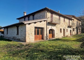 01.jpg - Casale Località San Lorenzo, Castel Ritaldi - foto 1