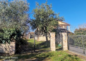 02.jpg - Casale Località San Lorenzo, Castel Ritaldi - foto 2