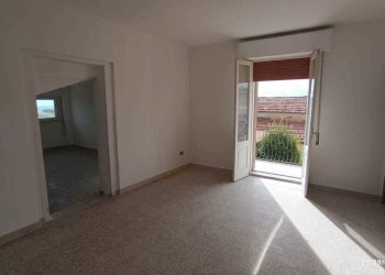 Camera1Pianocon CabinaArmadio e scale soffitta.jpg - Villa contrada follani  260, Lanciano - photo 18