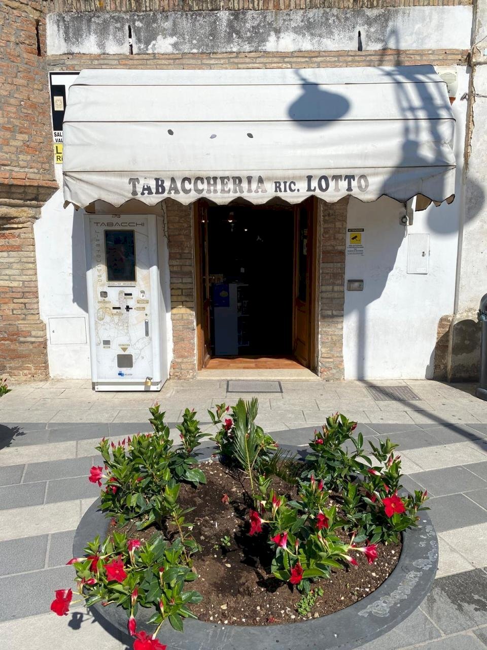 ed5b7677-5e54-42b7-b803-94ff1e8432c4.jpg - Commercial Premises piazza san giorgio 4, Treglio - photo 2