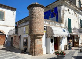 66864ab5-06c9-4ae8-b3ef-b6de6c5bd725.jpg - Locale Commerciale piazza san giorgio 4, Treglio - foto 1