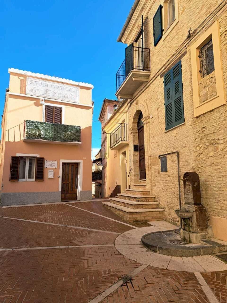 fca2d51c-3dc1-40f7-a765-22064dcb0b52.jpg - Townhouse Via Santa Maria Maggiore 4, Lanciano - photo 1