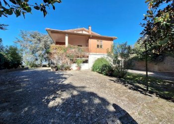 20251013_124433.jpg - Villa Strada Comunale Campo Maggiore 10, Rignano Flaminio - foto 2