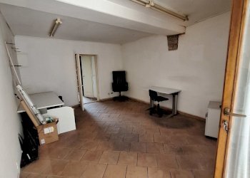 20250402_170541.jpg - Locale Commerciale Corso Umberto I 75, Morlupo - foto 1