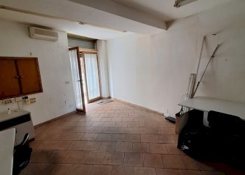 20250402_170728.jpg - Locale Commerciale Corso Umberto I 75, Morlupo - foto 13