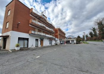 20250227_154231.jpg - Stable - Palace Via Flaminia 5, Morlupo - photo 1