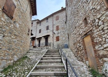 20250301_153527.jpg - Rustico via di Agliano 1, Campello sul Clitunno - foto 2